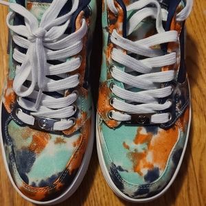 🛑SOLD🛑NWOT GBG Platform Tie Dye Sneakers by Guess